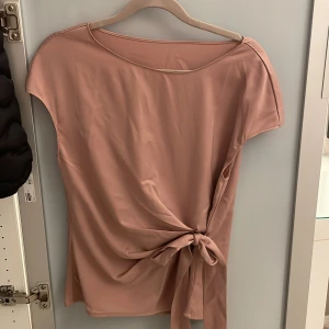 Tröja  - Andvänd 1 gång,bra skick 