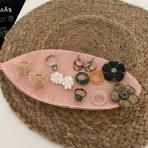 Smycken - Säljer dessa smycken för 30 kr styck, skriv om du har några frågor 🌸🌸