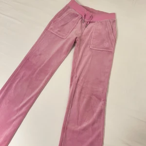 Juicy couture  - Söt rosa färg storlek xxs, sitter väldigt fint i rumpan