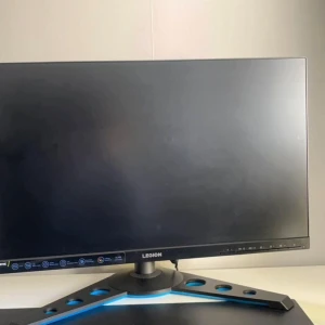 Gaming skärm  - Använd vid fåtal ggr men väljer nu att sälja den 