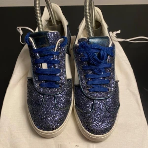 Valentino Skor  - Hej! Säljer nu dessa  Valentino skor, storlek 38 skicket bedömer vi är använt utan skador , tveka inte på att höra av er vid frågor kring skorna! 