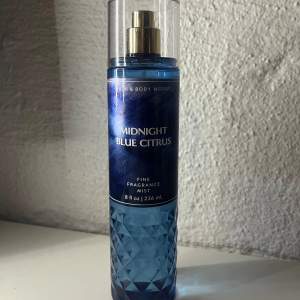 Body mist ifrån Bath and body works, använd några få gånger 90-95% kvar. 