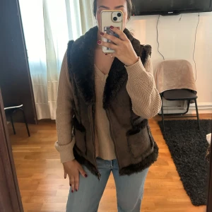 Pälsväst - Så fin och mysig pälsväst. Perfekt till hösten!