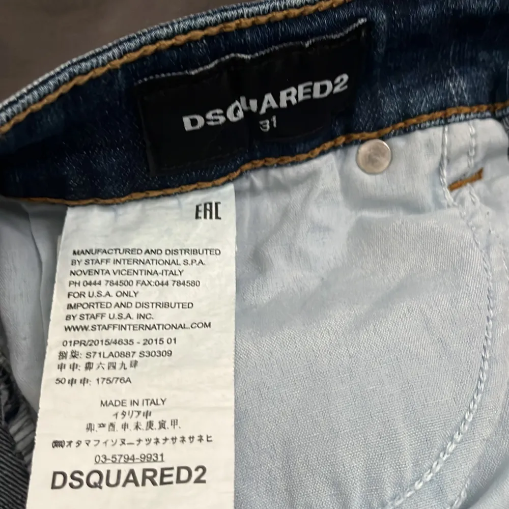 Äkta dsquared2 shorts. Användna några gånger bara. Säljer för dom är för små för mig nu.. Shorts.