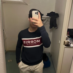 Morris tröja mörkblå S - Medel skick S  Inga hål eller fläckar  Små skavanker 