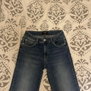 Jeans  - Jeans från Vero Moda använda 1 gång. Bra skick! Strl 29/32 