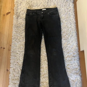 Low waist bootcut jeans  - Low waist bootcut jeans. Storlek 40 sitter som M