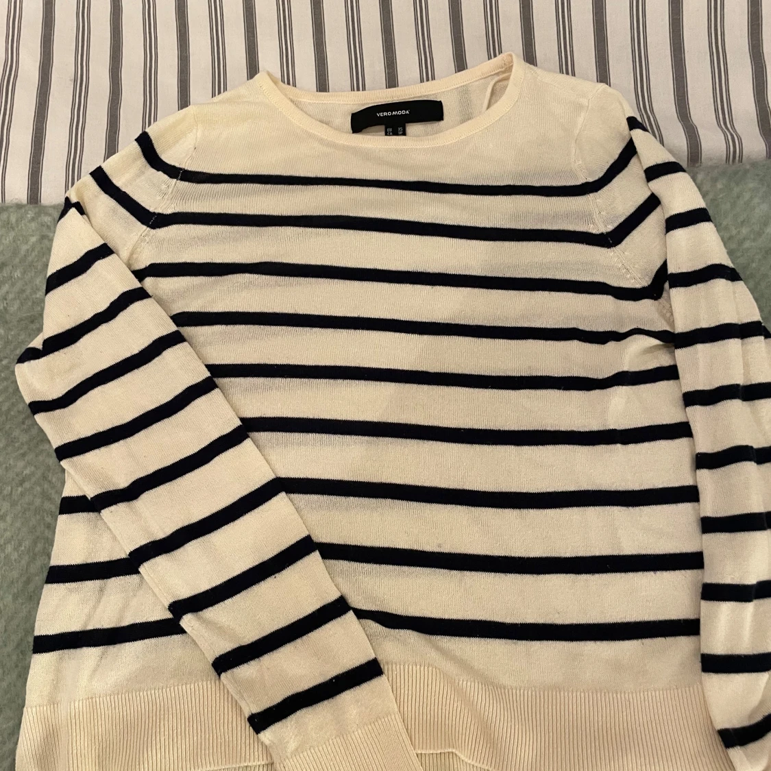 Tunnstickad tröja  - 92