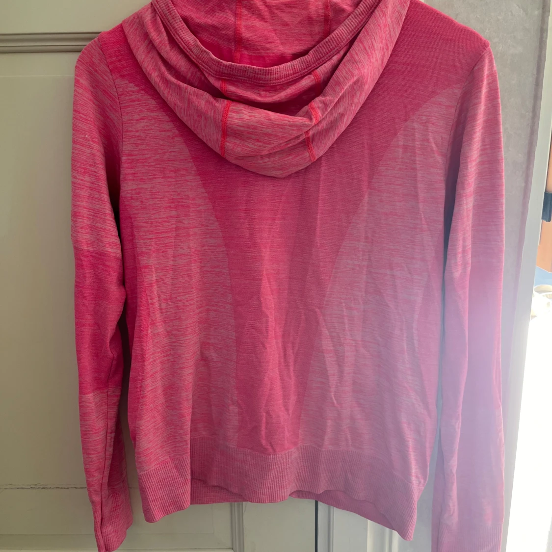 Rosa hoodie med dragkedja - 90