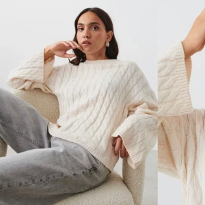 Kabelstickad tröja - Fin s to glad tröja köpt förra året🤍 perfekt till hösten🤎