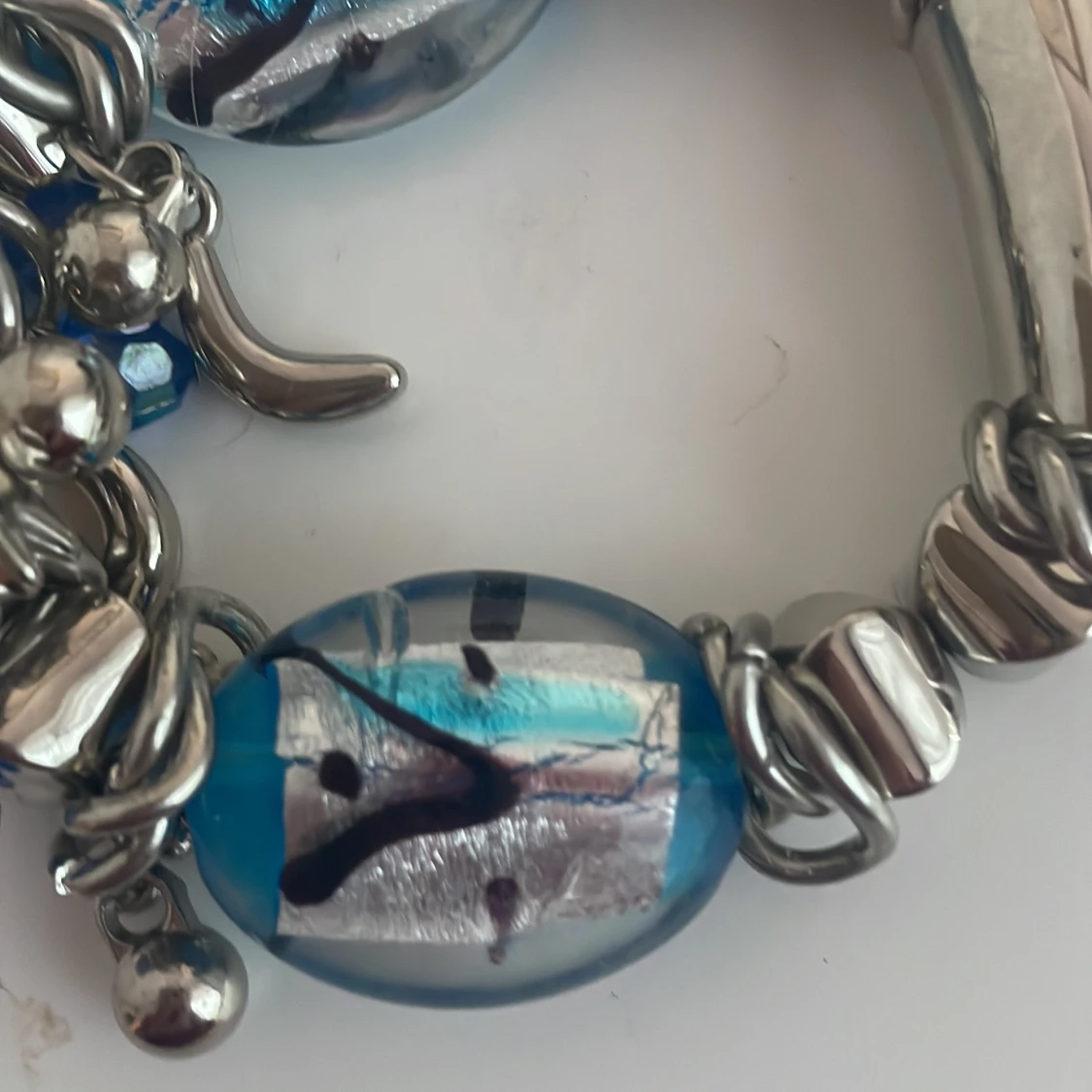 Blått och silverfärgat armband med pärlor - 90