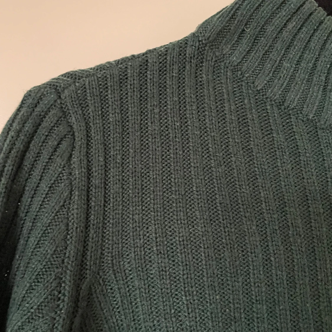 Mörkgrön ribbad tröja från H&M Divided - 90