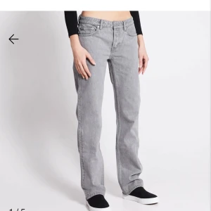 Grå straight jeans - Från lager157 som använts få gånger men inga tecken på skador, jätte sköna och snygga, kund betalar frakt🩷