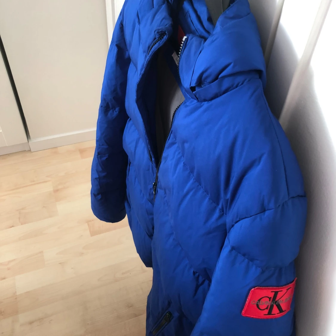 Blå pufferjacka från Calvin Klein - 90