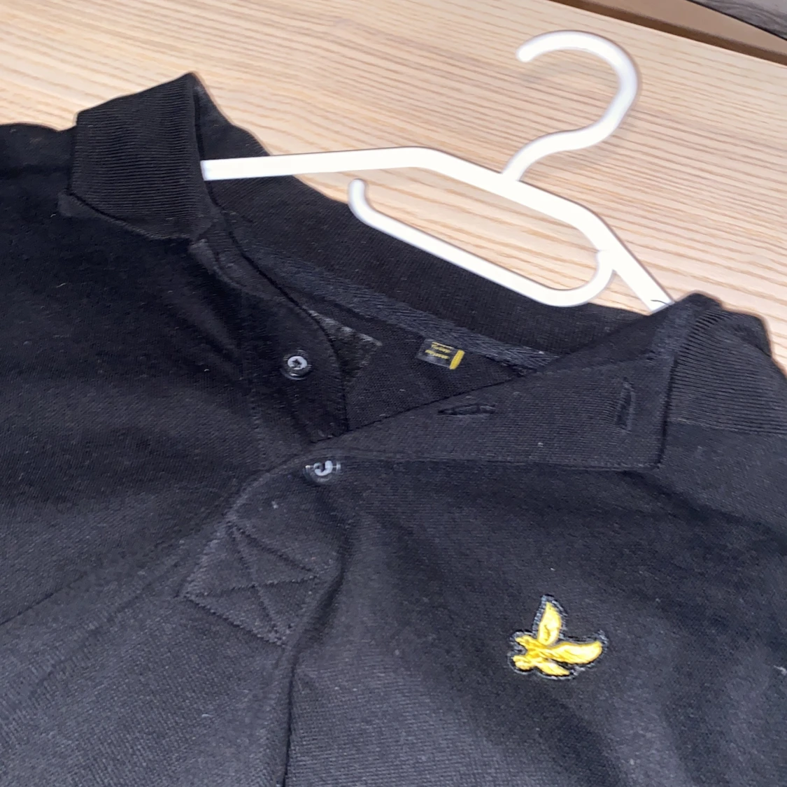 Svart pikétröja från Lyle & Scott - 90