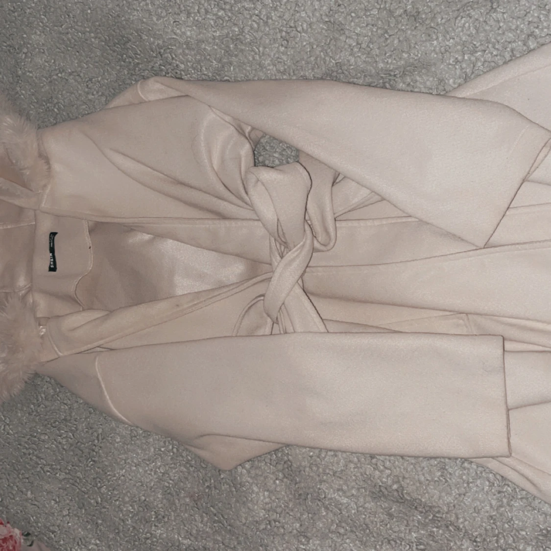 Beige kappa med huva och bälte - 90