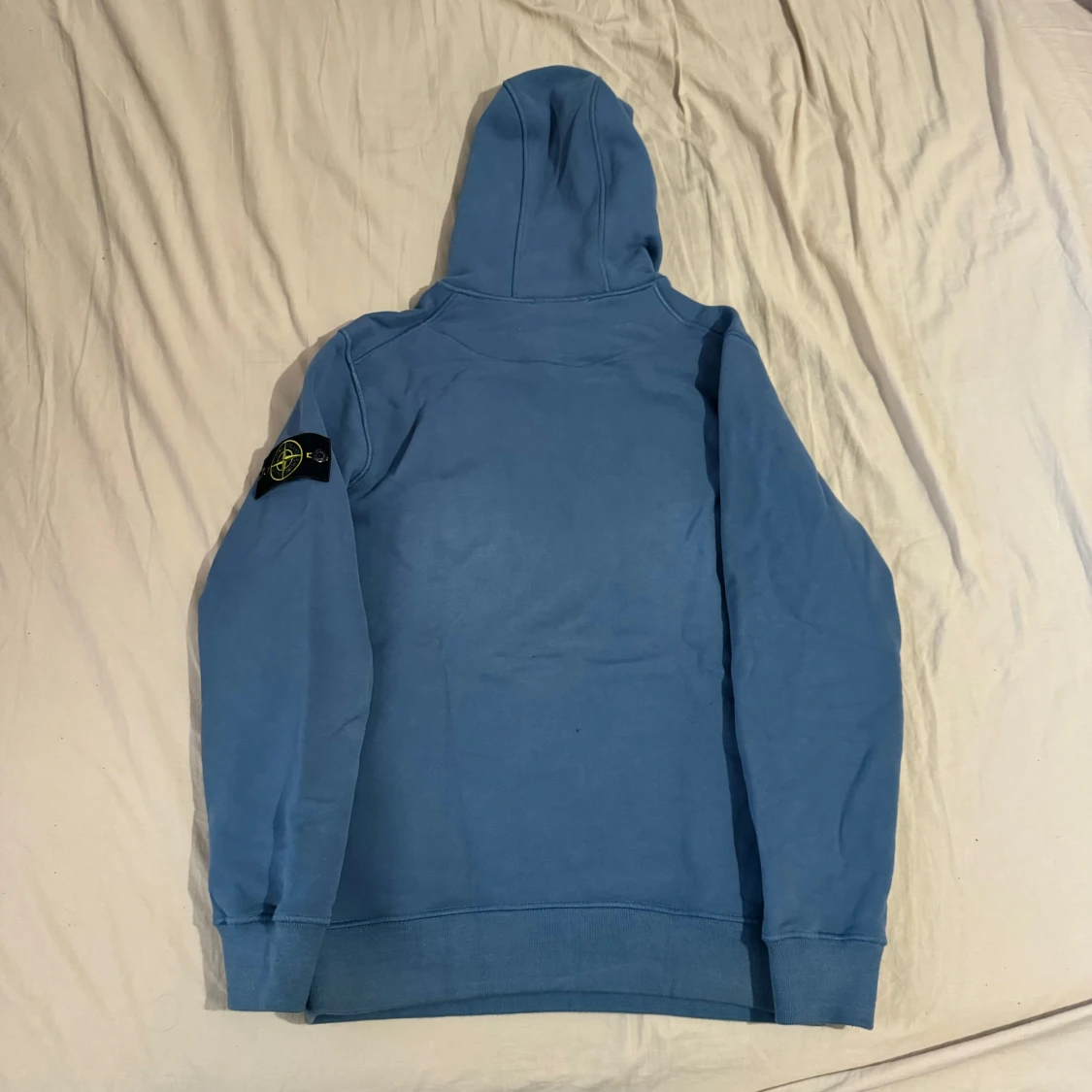 Blå hoodie från Stone Island i M - 90