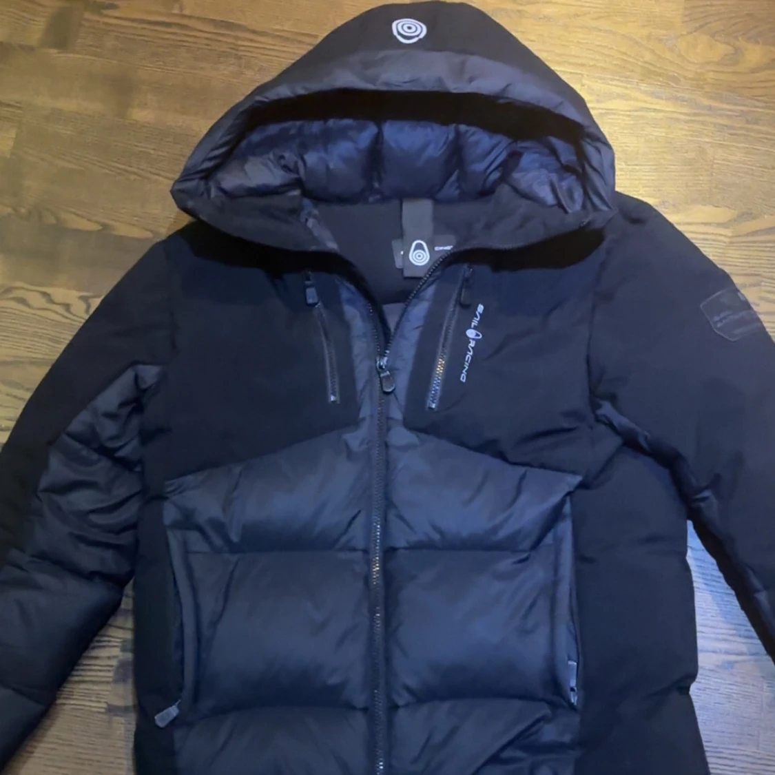 Svart dunjacka från Sail Racing  - 90