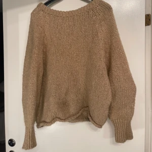 Beige/brun stickad - Snygg stickad från zara i strl S