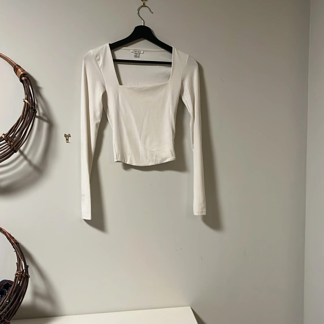 Vit långärmad topp från Amisu