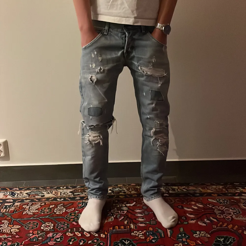 Ett par dondup jeans | storlek 31 | Modellen är 183cm | Fast pris. Jeans & Byxor.