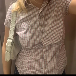 Söt kortärmad skjorta - skriv för frågor ❤️‍🔥❤️‍🔥