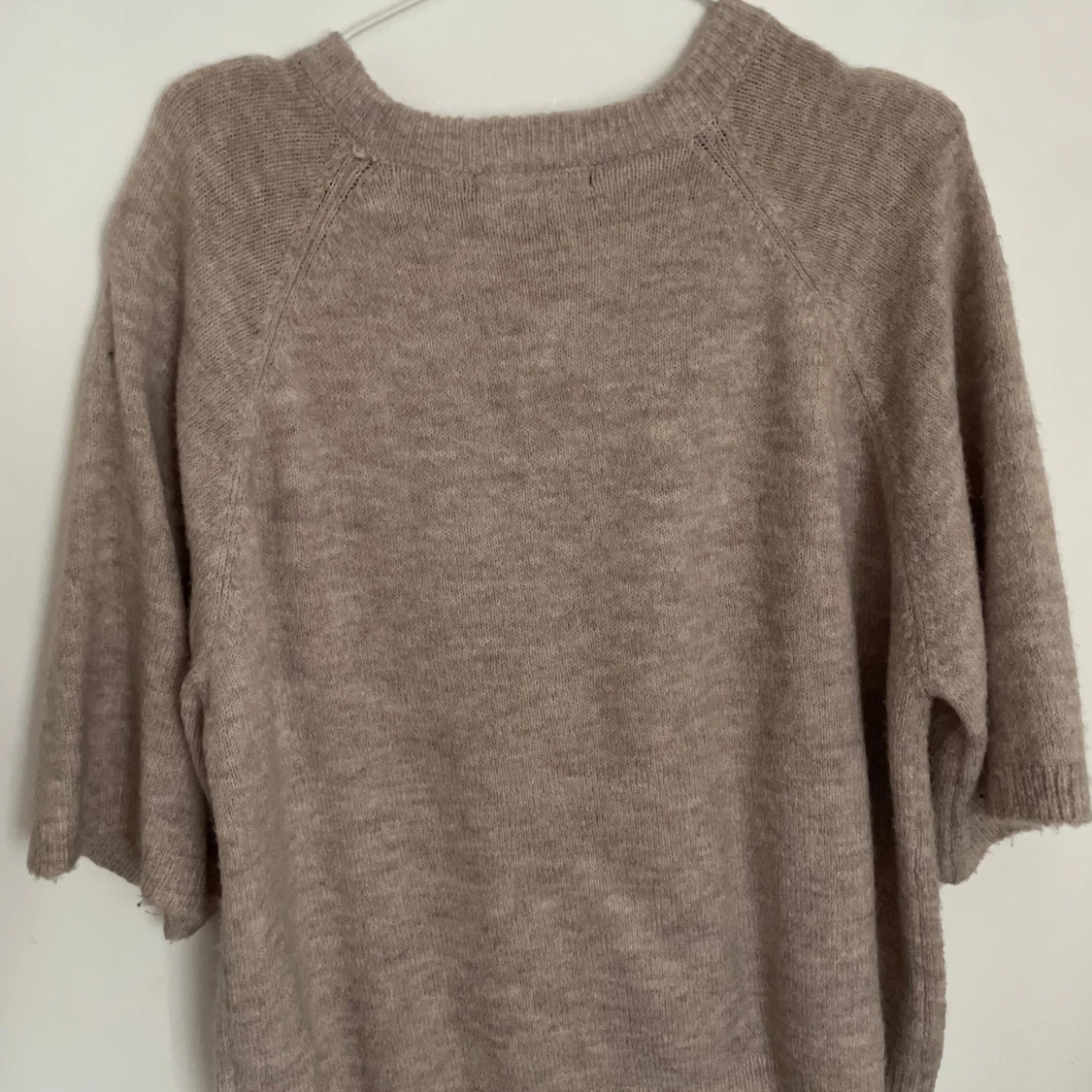 Beige stickad tröja från 157 - 90