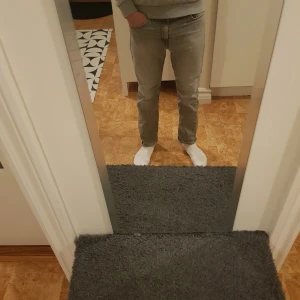 Replay jeans  - Säljer dessa replay jeans i modellen THAD Dem är i mycket bra skick och ligger på storleken 150cm men passar 160-165. Nypris ligger runt 950kr🏷💸Hör av dig vid frågor🙌 kan även sänka priset lite vid snabb affär!🤝