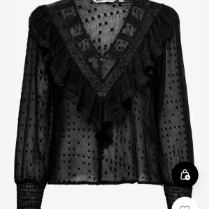 Blus från only  - Knappt använd