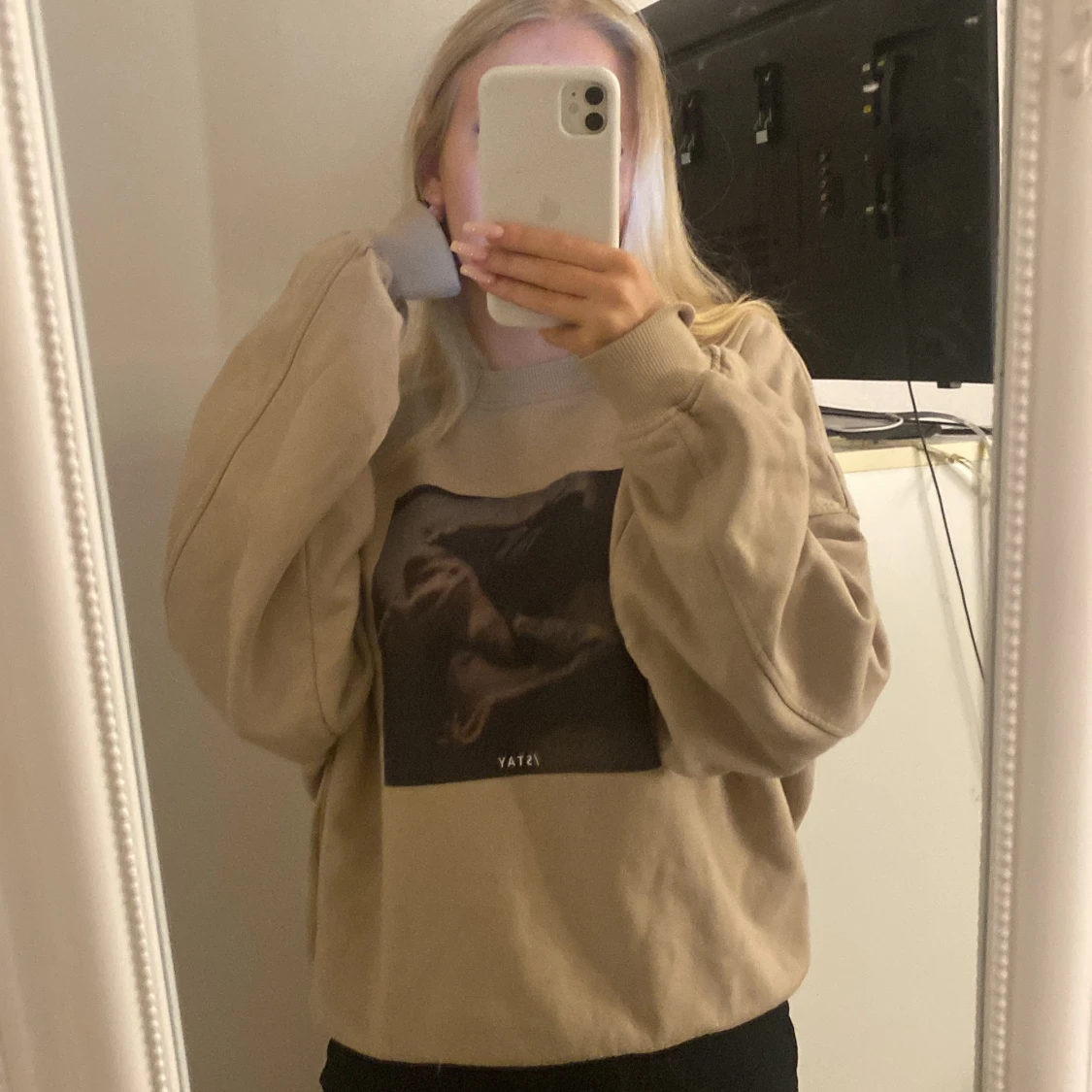 Beige sweatshirt 