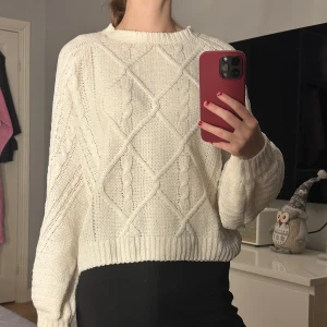 Vit stickad tröja  - Fin vit stickad tröja❤️