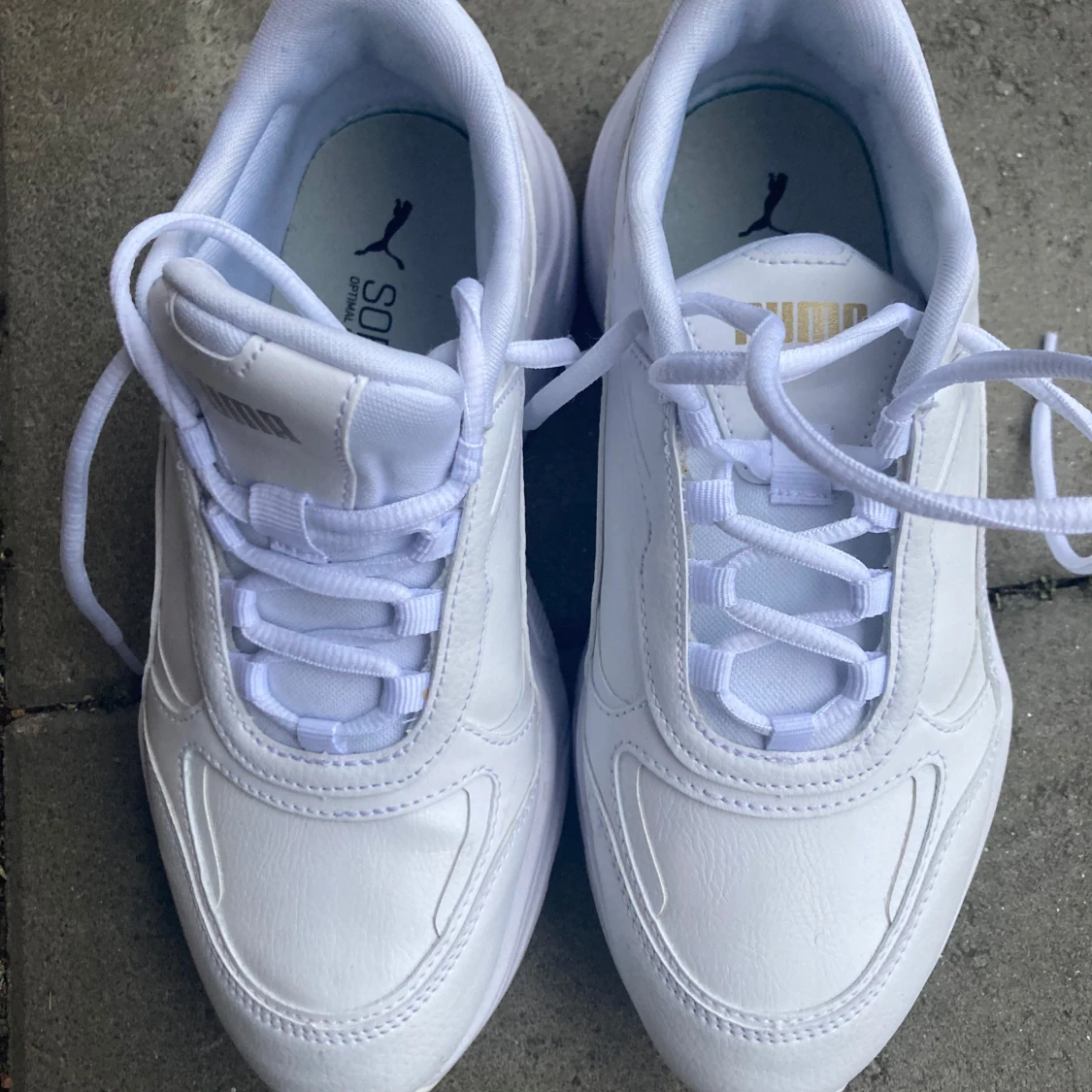 Vita sneakers från Puma - 90