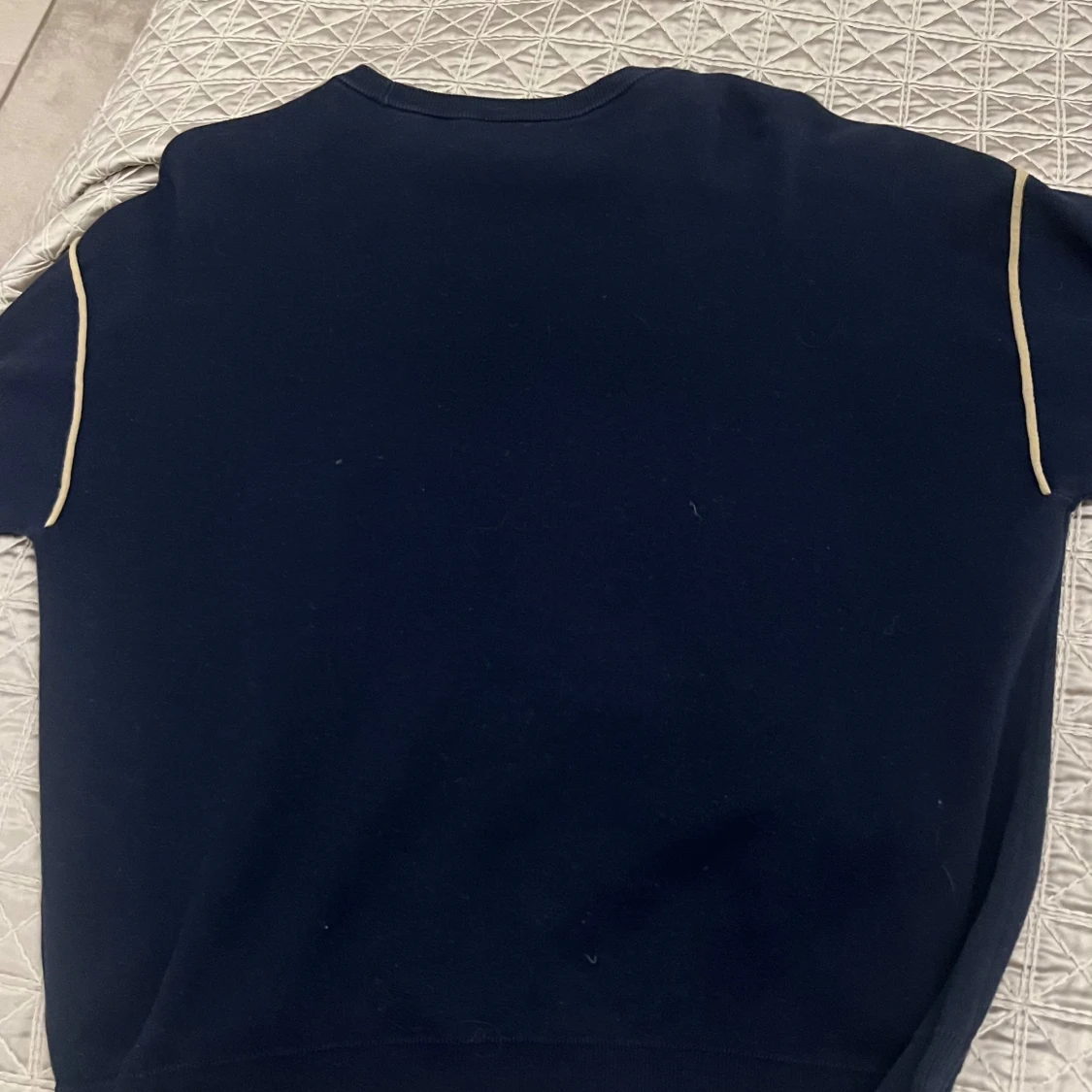 Mörkblå tröja från Lacoste - 2