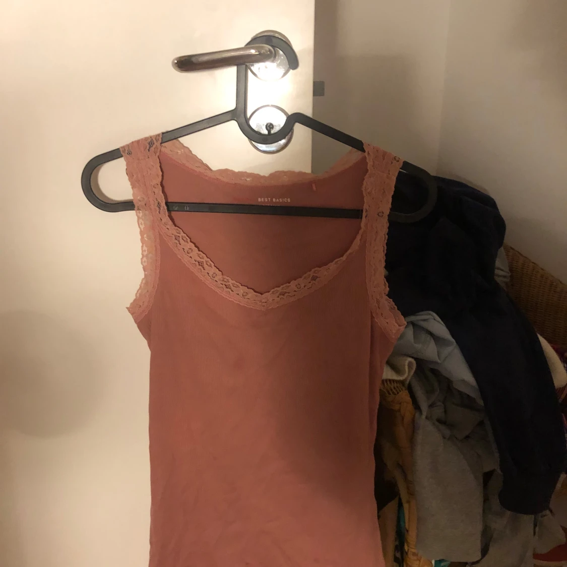 Rosa ribbad linnetopp från Esprit