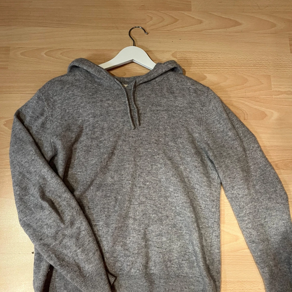 Grå hoodie i kashmir - 90