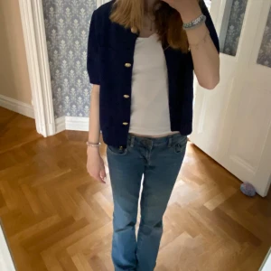 Mörkblå kofta  - Så fin kofta med fickor fram, använd fåtal gånger så bra skick🥰💕🤩