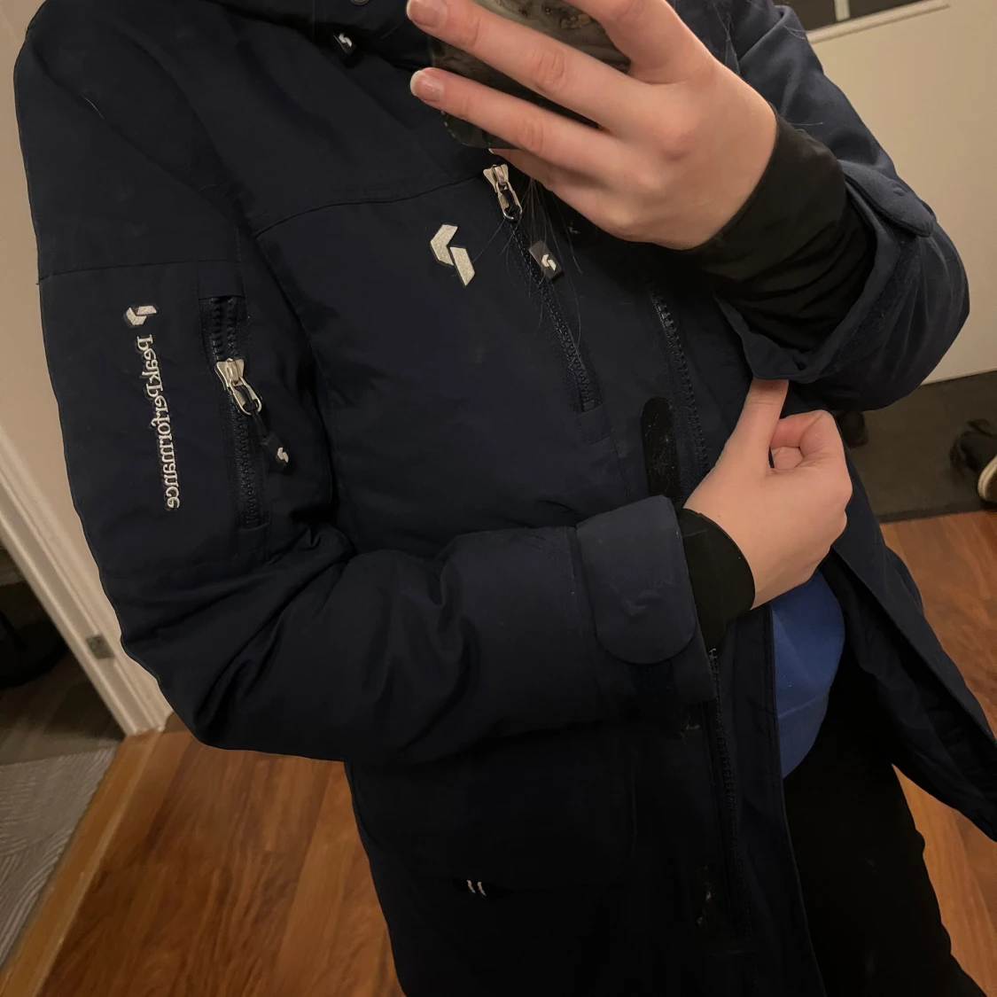 Mörkblå parkajacka från Peak Performance