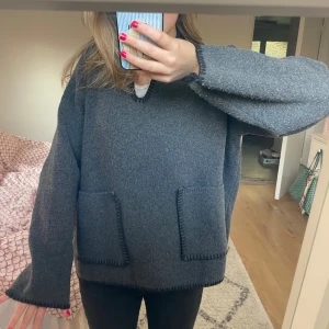 Stickad tröja - Såå fin stickad tröja med cool söm-detaljer