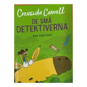 De små detektiverna: Kan träd tala? - En spännande barnbok av Cressida Cowell där de små detektiverna utforskar mysteriet om talande träd. Boken har en färgglad och lekfull framsida med illustrationer av barn och ett stort djur.