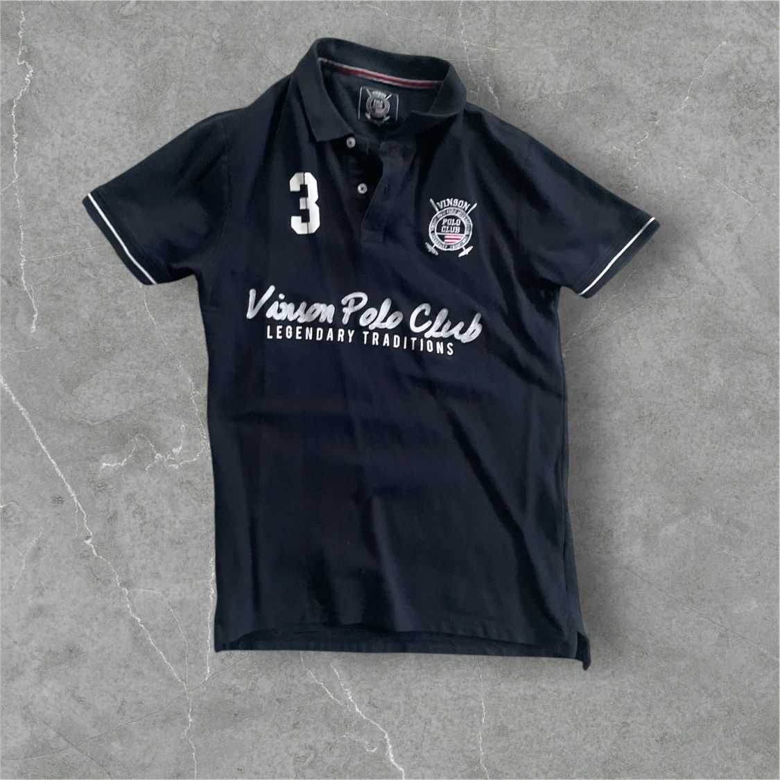 Svart pikétröja chief keef från Vinson Polo Club