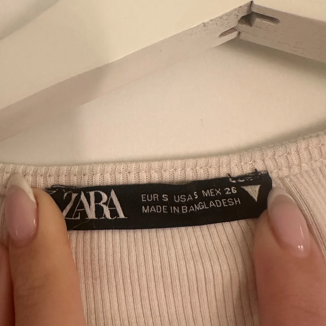 Vit ribbad topp  - 91