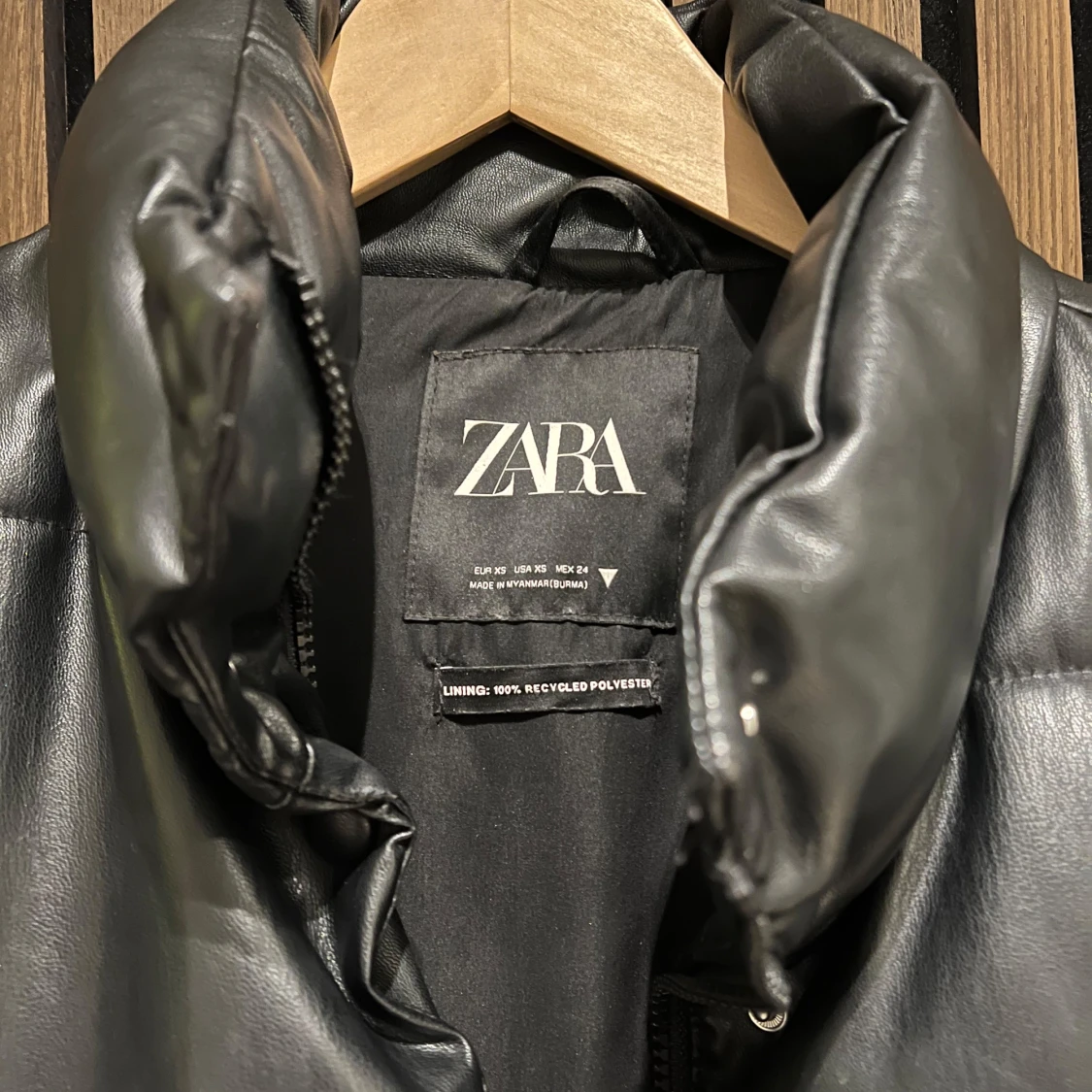 Svart pufferjacka från Zara - 90