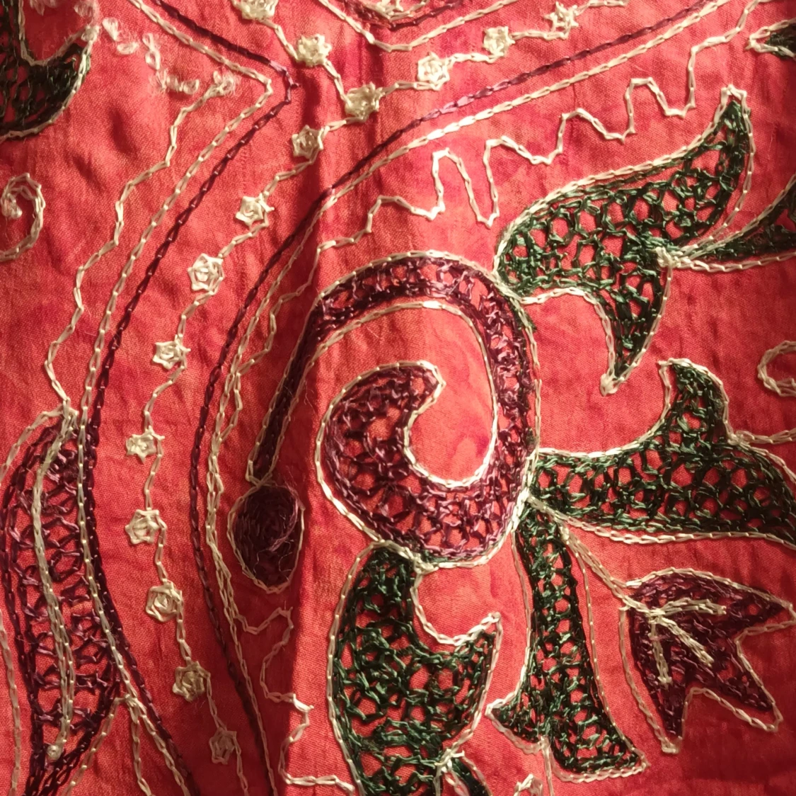 Klänning med broderi från MSZ - 91