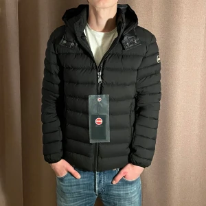 Colmar jacka  - Säljer en HELT NY colmar jacka! Storlek 48! Hör gärna av dig om du har frågor!