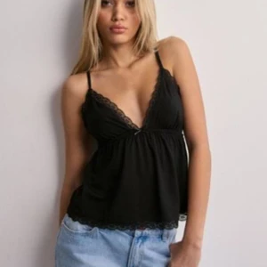 Nelly topp helt ny - Aldrig använd med prislapp kvar!❤️