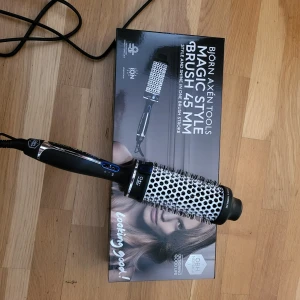 Björn Axén Tools - Magic Style Brush 45 mm - Helt ny, använd 1 gång. Kartong finns kvar oxh manualer om så önskas. Säljer då den är för stor i diameter för min hårtyp.