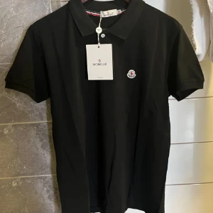 Moncler pike - Tja säljer nu min moncler pike pga att jag ej använder den skick 10/10