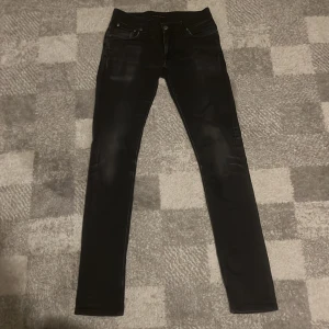 Nudie jeans - Säljer dessa feta nudie jeans i modell grim tim som är perfekta nu till lite kallare dagar |Nypris:1600|  |Mitt pris:150| hör av er om ni har några frågor🙌🙌