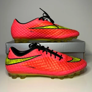 Nike fotbollsskor - Nike Hypervenom Phantom 1 ❤️‍🔥 8,5/10 skick lite små defekter annars utmärkt skick. Priset kan diskuteras!