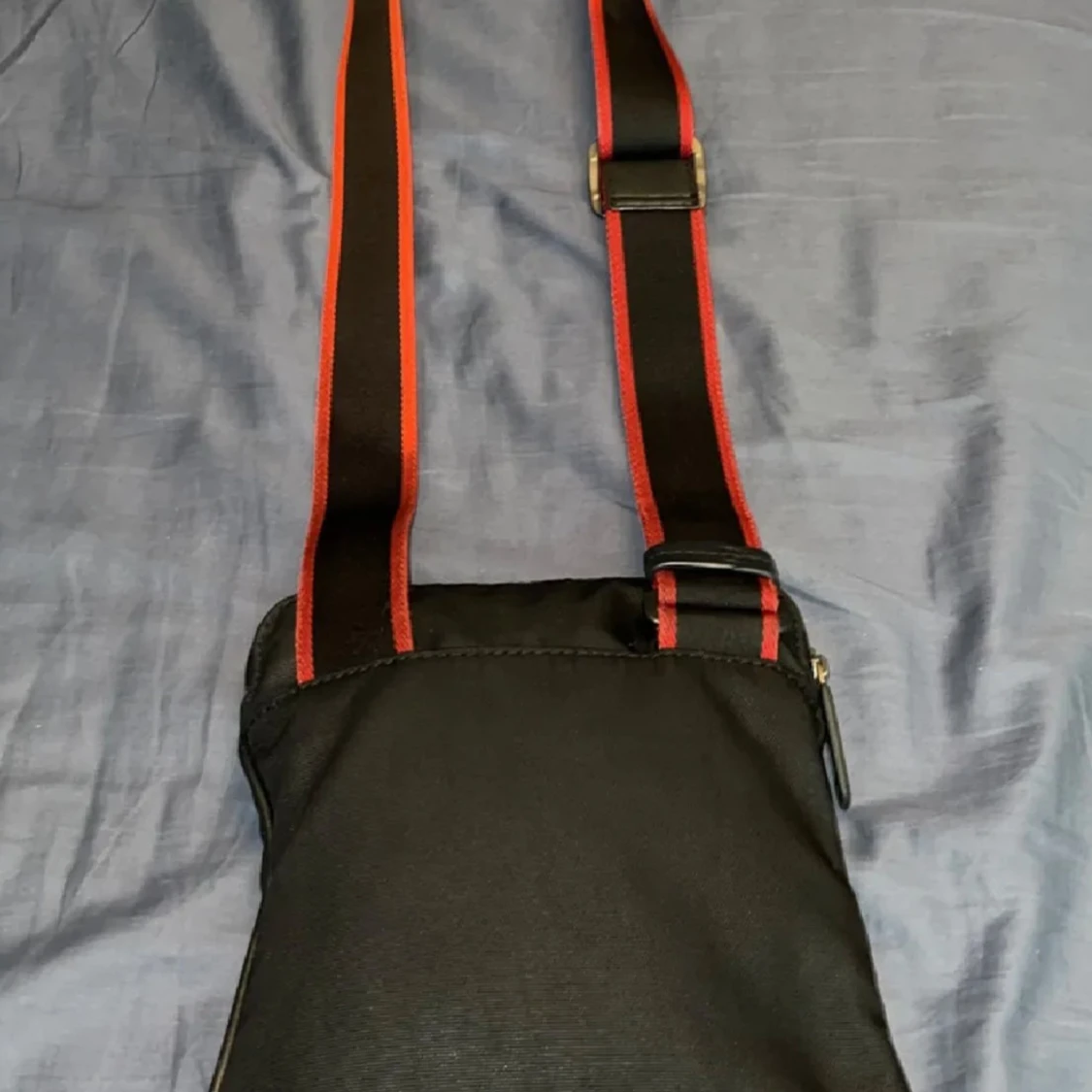 Hugo Boss väska svart röd. Sällsynt!! - 90